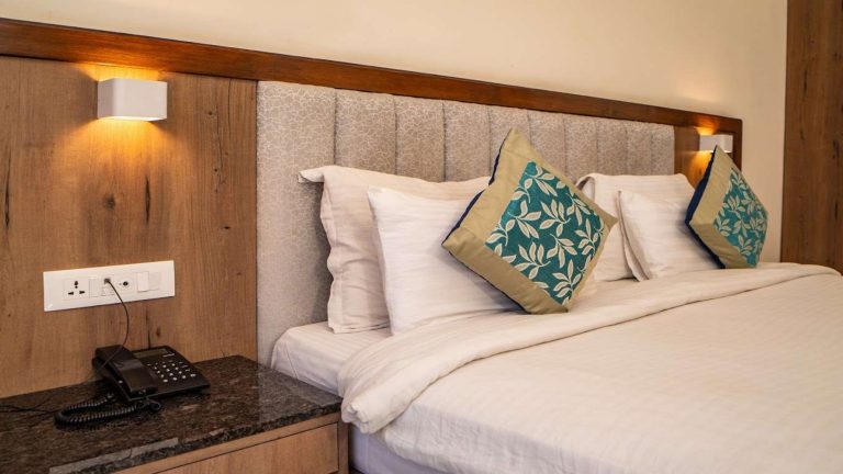 FOREVER RABBIT RATNAM Hotel page 0011 768x432