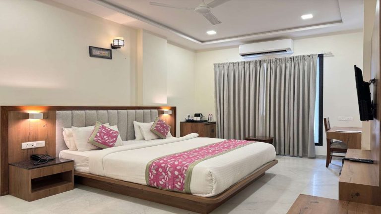 FOREVER RABBIT RATNAM Hotel page 0013 768x432