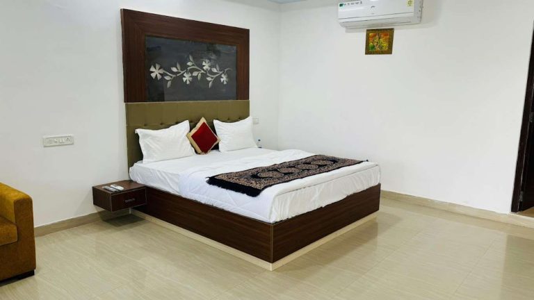 Forever Monkey Retreat Resort 5bhk page 0010 768x432