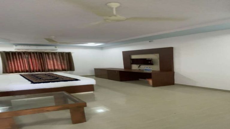 Forever Monkey Retreat Resort 5bhk page 0013 768x432